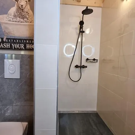 Farmers Lodge, A With A Skyline View In Rural 度假居 阿姆斯特丹