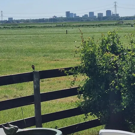 Farmers Lodge, A With A Skyline View In Rural Amsterdam