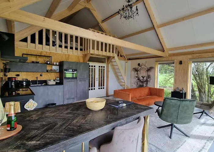 Farmers Lodge, A With A Skyline View In Rural * Amszterdam